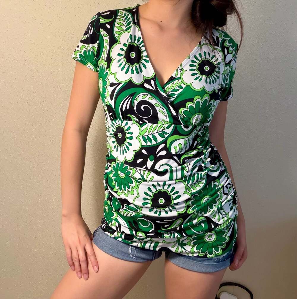 Studio Y Women's Floral Short Sleeve V-Neck Ruched Wrap Front Blouse Top